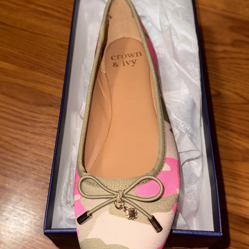Crown & Ive Camo Print Flats - Size 7 (new)